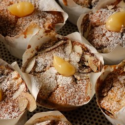 Blueberry Muffin with Lemon Curd