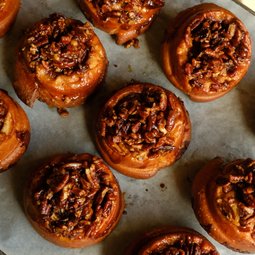 Sticky Banana Pecan Bun