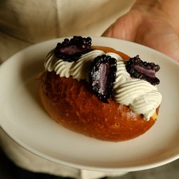 Vanilla Passionfruit Bun