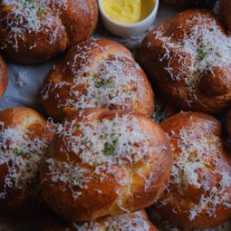 Cacio e Pepe Cheese Buns